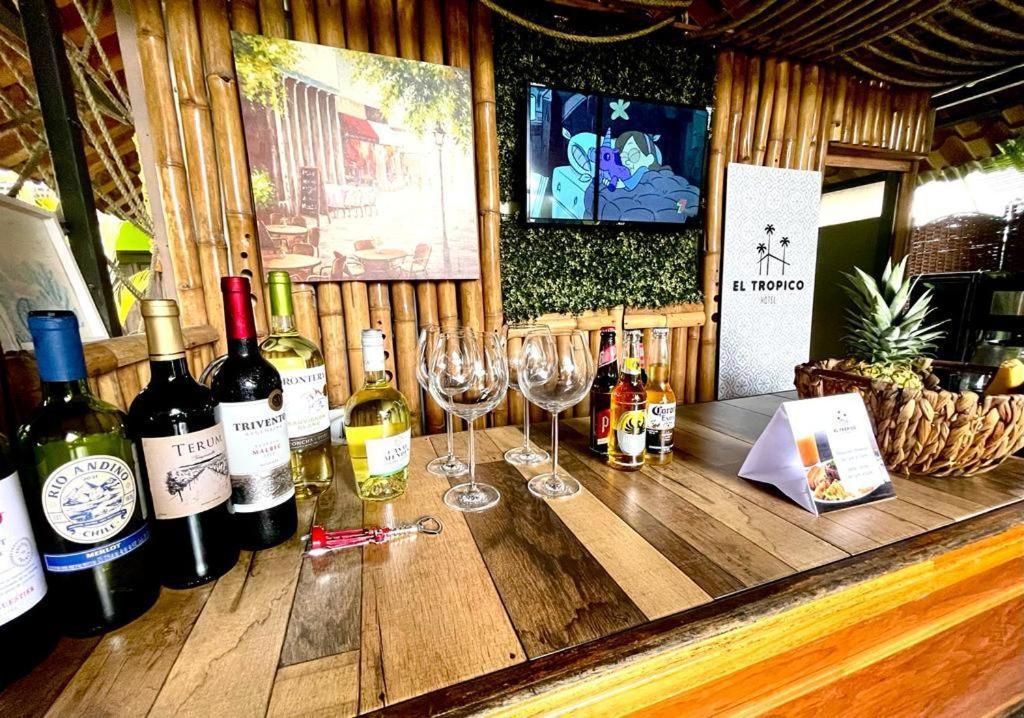Hotel Y Cabinas Del Tropico Guápiles Екстериор снимка