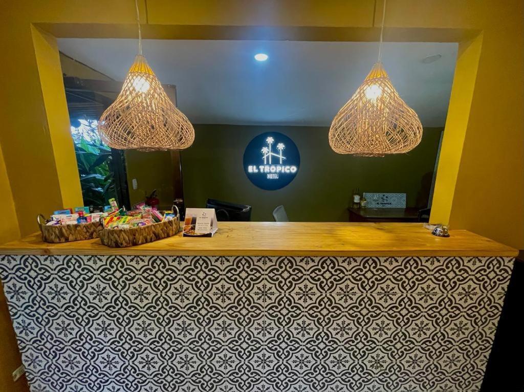 Hotel Y Cabinas Del Tropico Guápiles Екстериор снимка