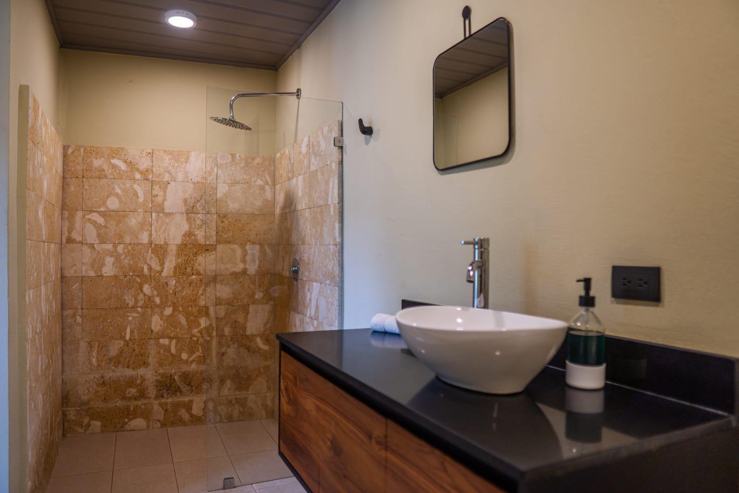 Hotel Y Cabinas Del Tropico Guápiles Екстериор снимка