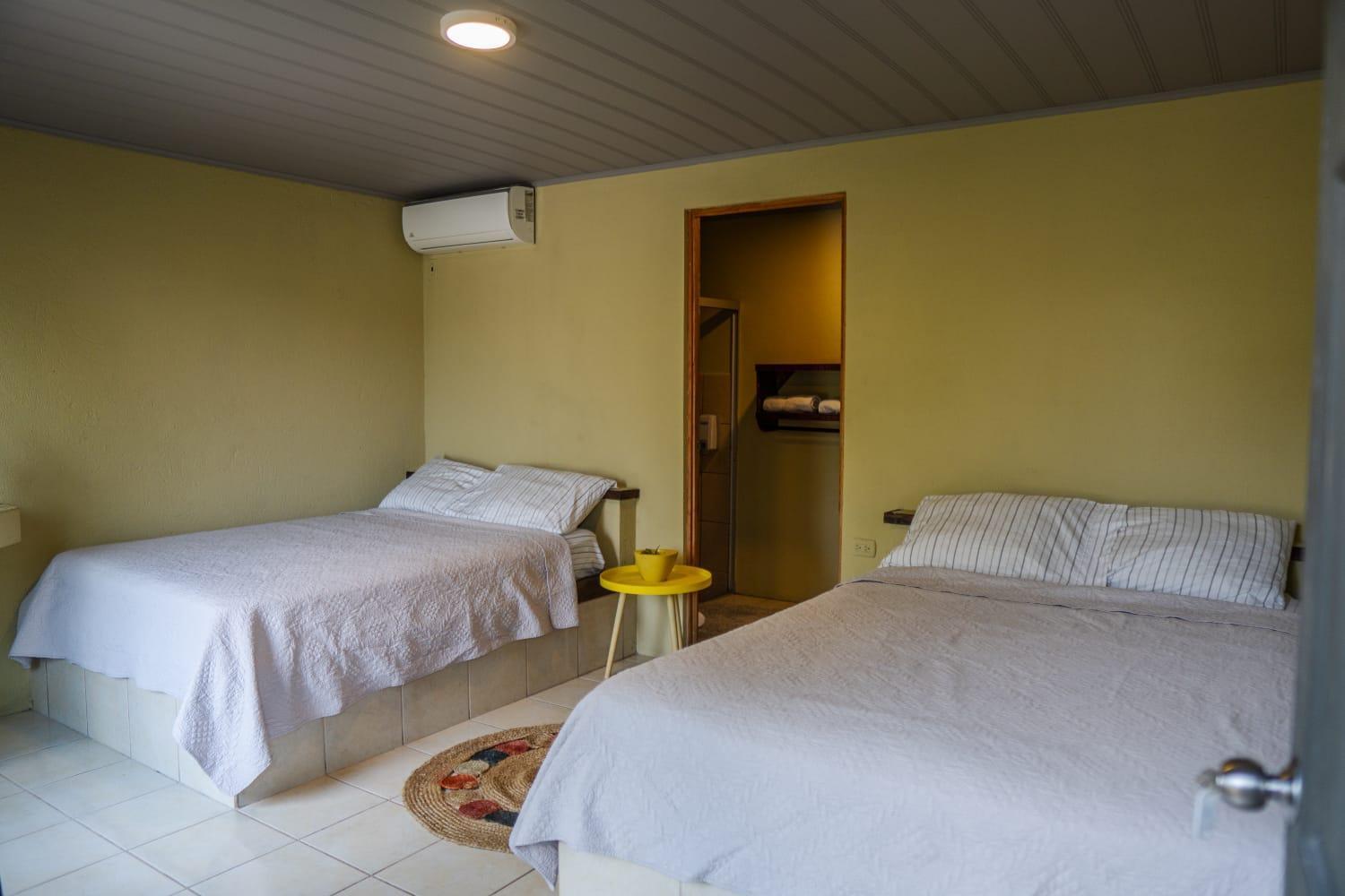 Hotel Y Cabinas Del Tropico Guápiles Екстериор снимка