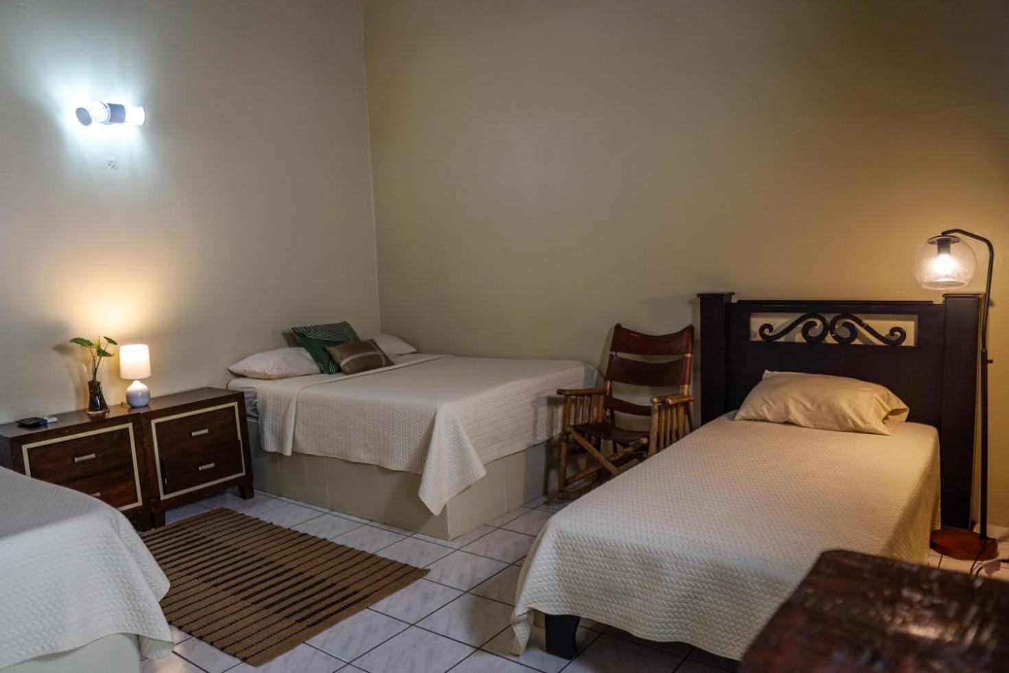 Hotel Y Cabinas Del Tropico Guápiles Екстериор снимка