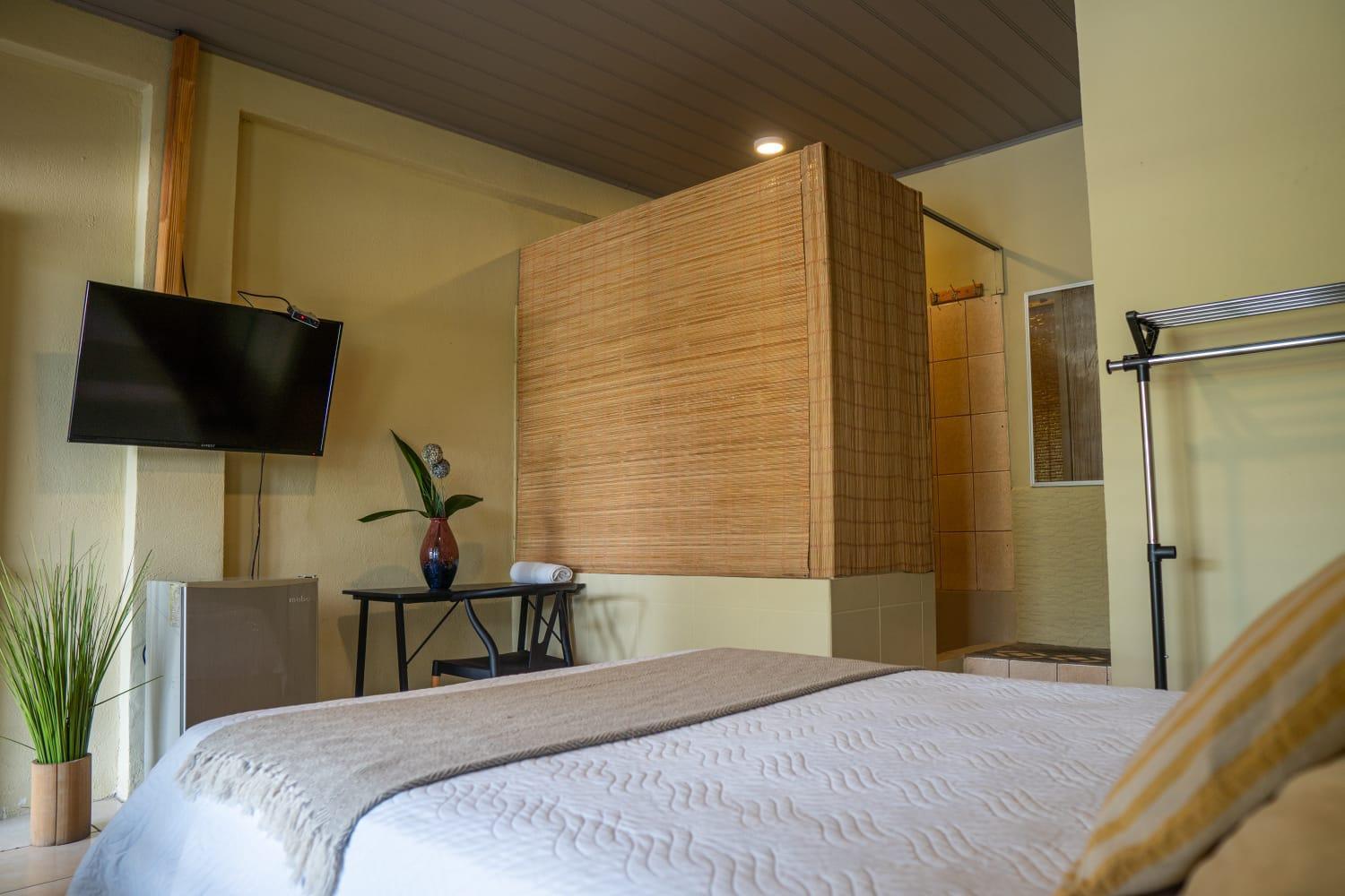 Hotel Y Cabinas Del Tropico Guápiles Екстериор снимка