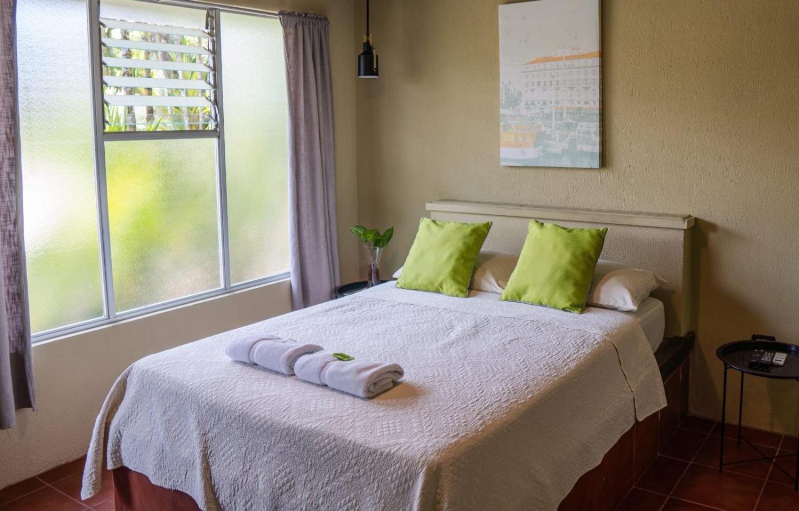 Hotel Y Cabinas Del Tropico Guápiles Екстериор снимка